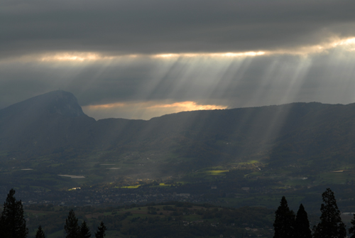 Pluie de soleil sur la cluse Chambérienne