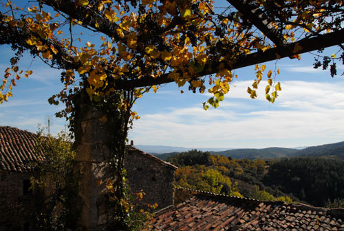 Terrasse d'automne en Ardèche