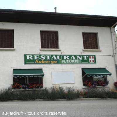 Auberge fleurie à Cruet