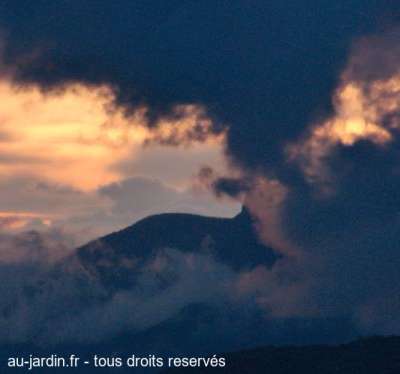 Coucher de Soleil sur le bout du lac du Bourget