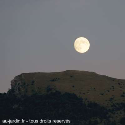 Lever de lune sur Valdrôme.
